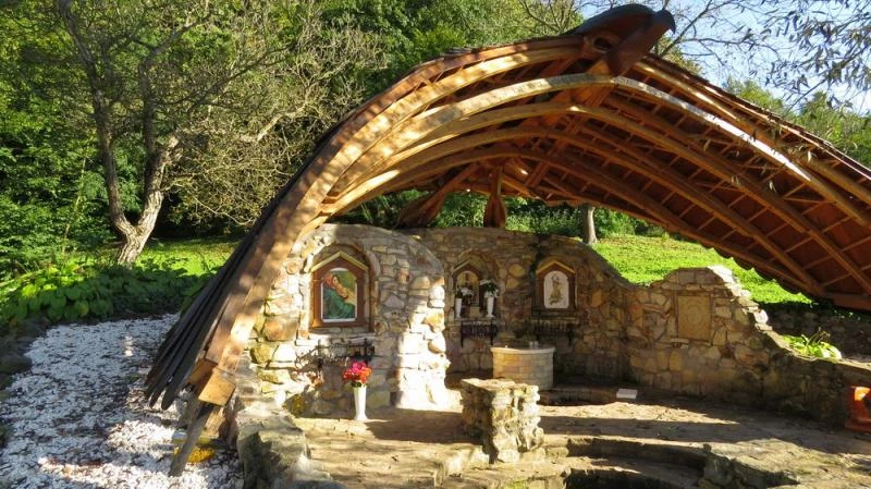 Szent Kereszt kút, Szurdokpüspöki
